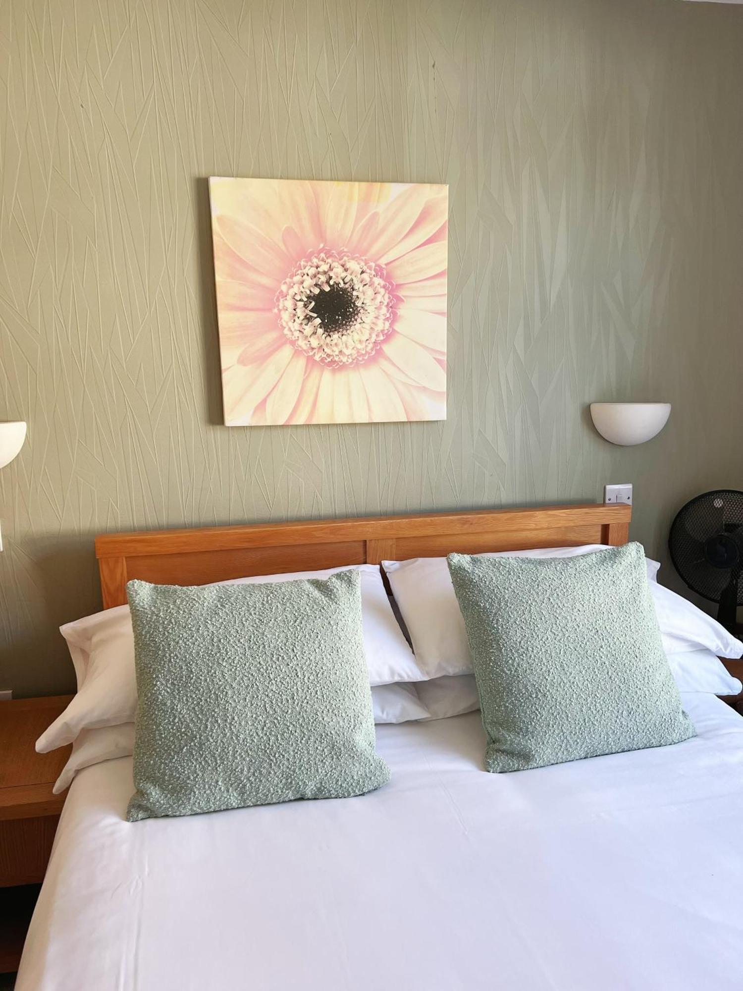 The Crown Hotel คอร์เวน ภายนอก รูปภาพ
